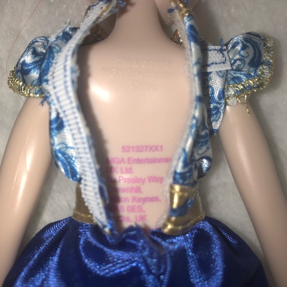 Bratzilla Bratz Meygana Broomstix Core doll 2013 - Picture 8 of 9